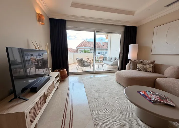 Апартаменти La Arcada Aloha Hill Club
