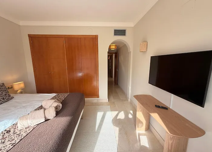 La Arcada Aloha Hill Club Апартаменти