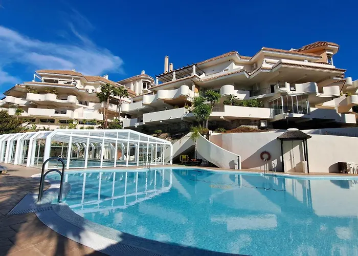La Arcada Aloha Hill Club *